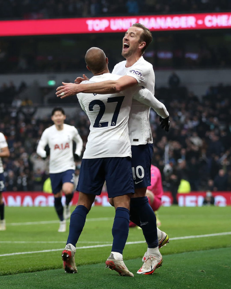 新疆广汇迎英超关键赛，集结日强势反弹，引发热议，临场指挥获称赞的简单介绍-九游首页