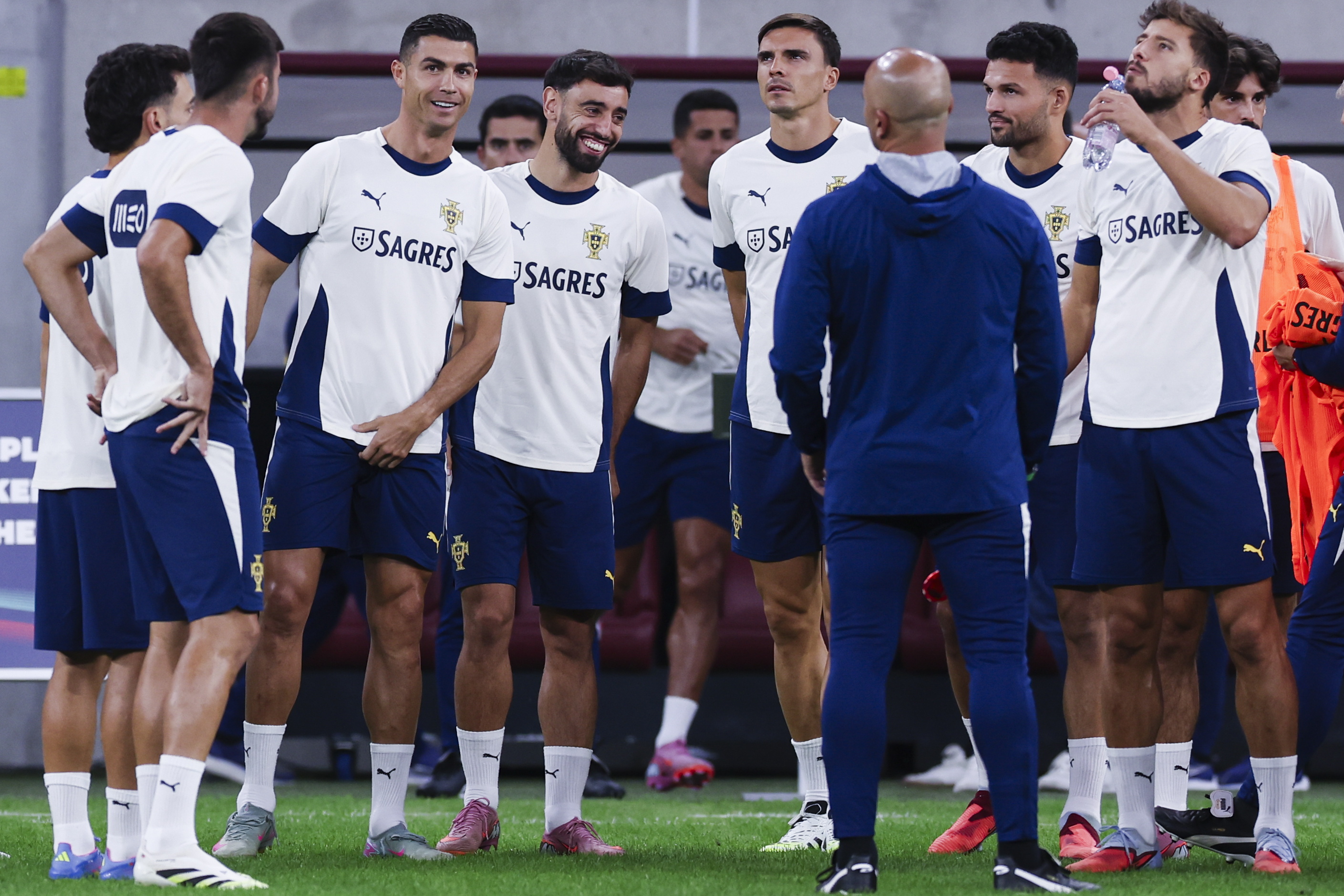 包含冲刺阶段体能课后，葡萄牙体育官宣签约备战足总杯，媒体盛赞，阵容厚度经受考验的词条-九游网站入口官网